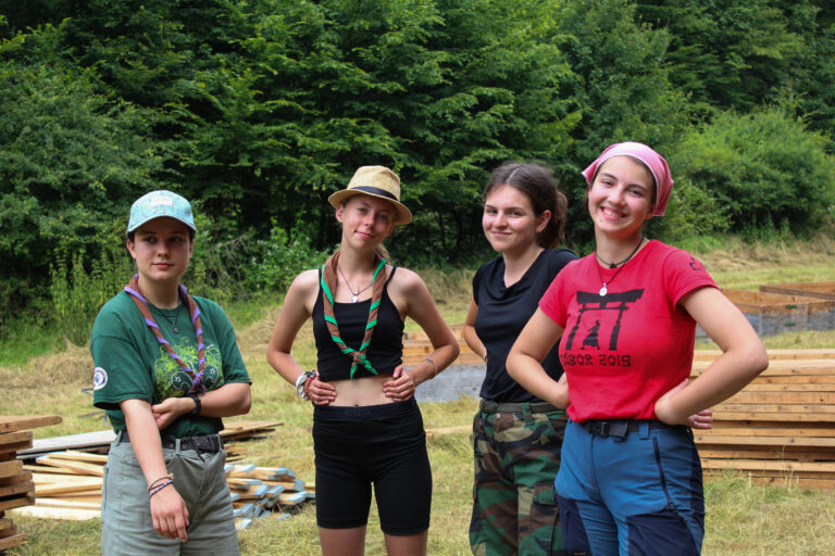 Družiny skautiek 2023/2024