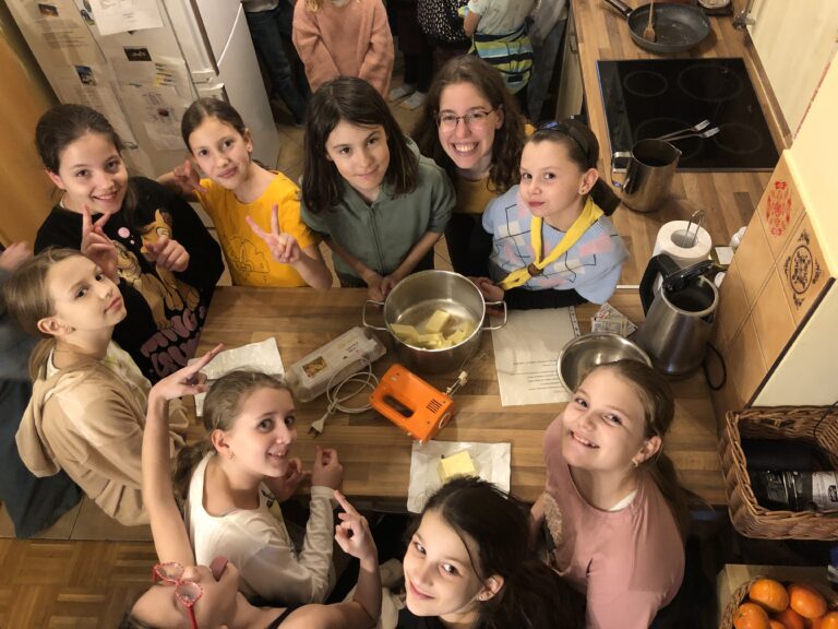 Včielky piekli cookiesky